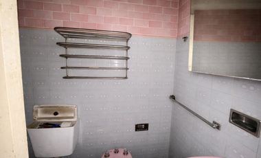 CASA + DOS LOCALES EN VENTA SOBRE AV. BLAS PARERA