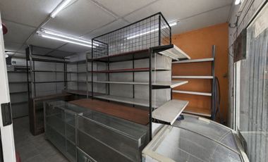 CASA + DOS LOCALES EN VENTA SOBRE AV. BLAS PARERA