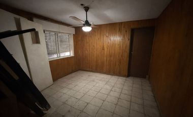 CASA + DOS LOCALES EN VENTA SOBRE AV. BLAS PARERA