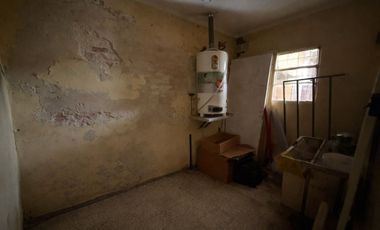 CASA + DOS LOCALES EN VENTA SOBRE AV. BLAS PARERA
