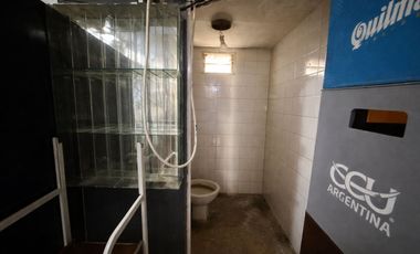 CASA + DOS LOCALES EN VENTA SOBRE AV. BLAS PARERA