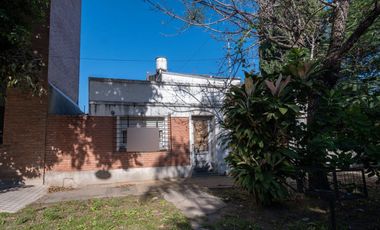 VENTA CASA A REFACCIONAR y/o demoler.  BARRIO SUR