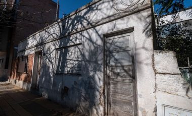 VENTA CASA A REFACCIONAR y/o demoler.  BARRIO SUR