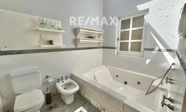 VENTA CASA 6 dormitorios PACHECO pileta y parque