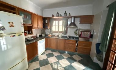 3 dormitorios, cochera patio y en quincho | VENTA