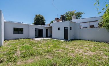 Casa a estrenar con patio verde en Guadalupe