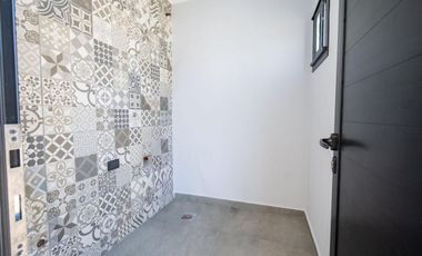 Casa a estrenar con patio verde en Guadalupe