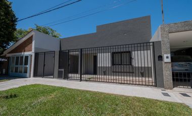 Casa a estrenar con patio verde en Guadalupe