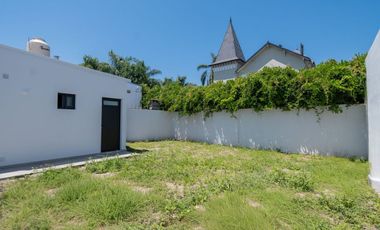 Casa a estrenar con patio verde en Guadalupe