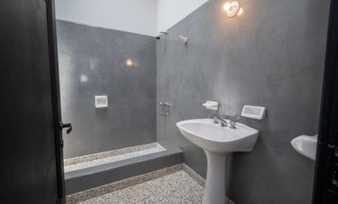 Casa a estrenar con patio verde en Guadalupe
