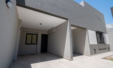 Casa a estrenar con patio verde en Guadalupe