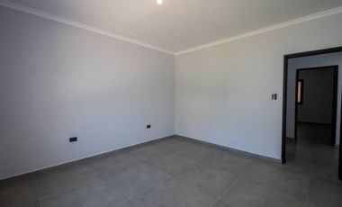 Casa a estrenar con patio verde en Guadalupe