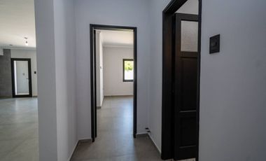 Casa a estrenar con patio verde en Guadalupe