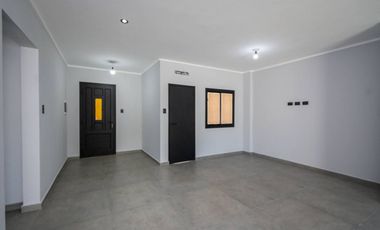Casa a estrenar con patio verde en Guadalupe