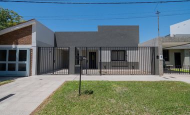 Casa a estrenar con patio verde en Guadalupe