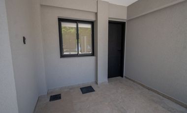 Casa a estrenar con patio verde en Guadalupe