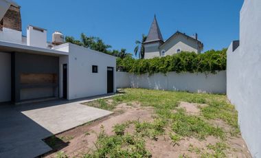 Casa a estrenar con patio verde en Guadalupe