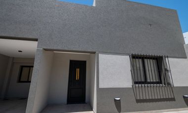 Casa a estrenar con patio verde en Guadalupe