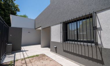 Casa a estrenar con patio verde en Guadalupe