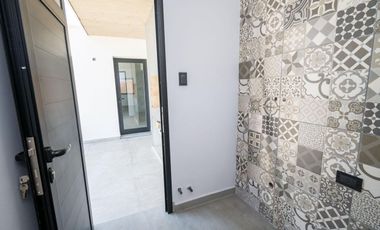 Casa a estrenar con patio verde en Guadalupe