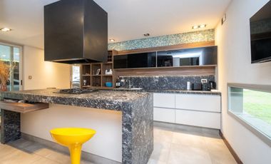 REMAX VENDE CASA IMPONENTE EN COUNTRY LOS MOLINOS