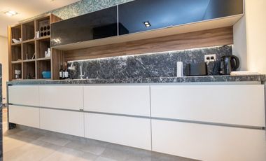 REMAX VENDE CASA IMPONENTE EN COUNTRY LOS MOLINOS