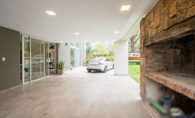 REMAX VENDE CASA IMPONENTE EN COUNTRY LOS MOLINOS