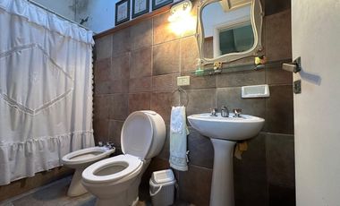ALQUILA CASA 7 AMBIENTES, COCHERA Y PILETA QUILMES