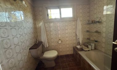 ALQUILA CASA 7 AMBIENTES, COCHERA Y PILETA QUILMES