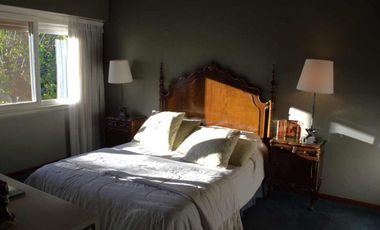 CASA 7 AMBIENTES, COCHERA Y PILETA EN QUILMES