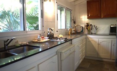 CASA 7 AMBIENTES, COCHERA Y PILETA EN QUILMES