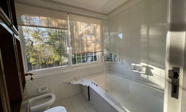 CASA 7 AMBIENTES, COCHERA Y PILETA EN QUILMES