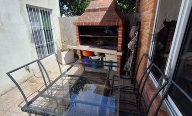 VENTA EN BLOQUE CASA Y DEPTO EN BERAZATEGUI