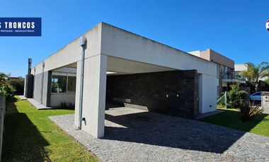Casa 4 ambientes Venta Los Troncos