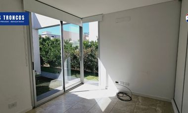 Casa 4 ambientes Venta Los Troncos