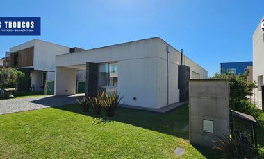 Casa 4 ambientes Venta Los Troncos