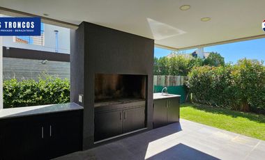 Casa 4 ambientes Venta Los Troncos