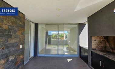 Casa 4 ambientes Venta Los Troncos