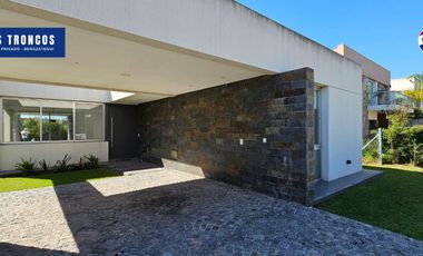 Casa 4 ambientes Venta Los Troncos