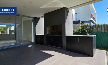 Casa 4 ambientes Venta Los Troncos