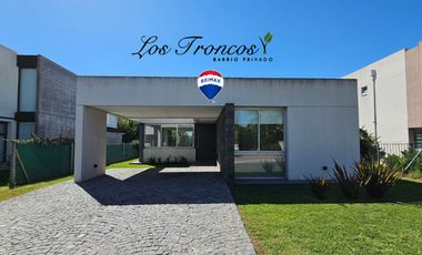 Casa 4 ambientes Venta Los Troncos