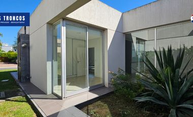 Casa 4 ambientes Venta Los Troncos