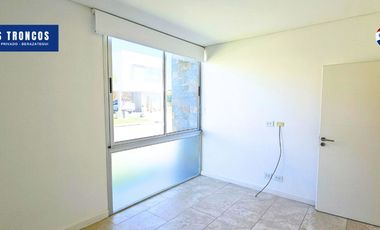 Casa 4 ambientes Venta Los Troncos