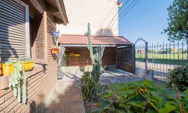Casa en venta - 3 dormitorios - Ledesco del valle.