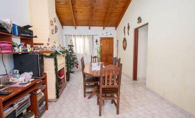 Casa en venta - 3 dormitorios - Ledesco del valle.
