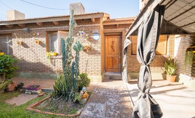 Casa en venta - 3 dormitorios - Ledesco del valle.