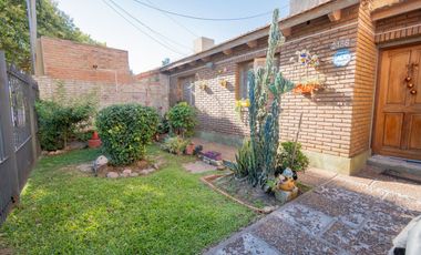 Casa en venta - 3 dormitorios - Ledesco del valle.