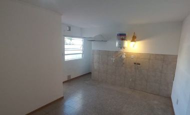 Depto. 4 Ambientes, 2 Baños, patio y balcón.Centro