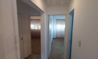 Depto. 4 Ambientes, 2 Baños, patio y balcón.Centro