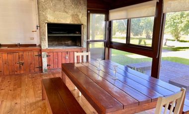 CASA 5 AMB VENTA EN ISLA DEL ESTE.QUINCHO AMARRA